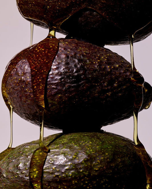 Avocado olie voor haar: Minder pluis, meer glans & natuurlijke hittebescherming